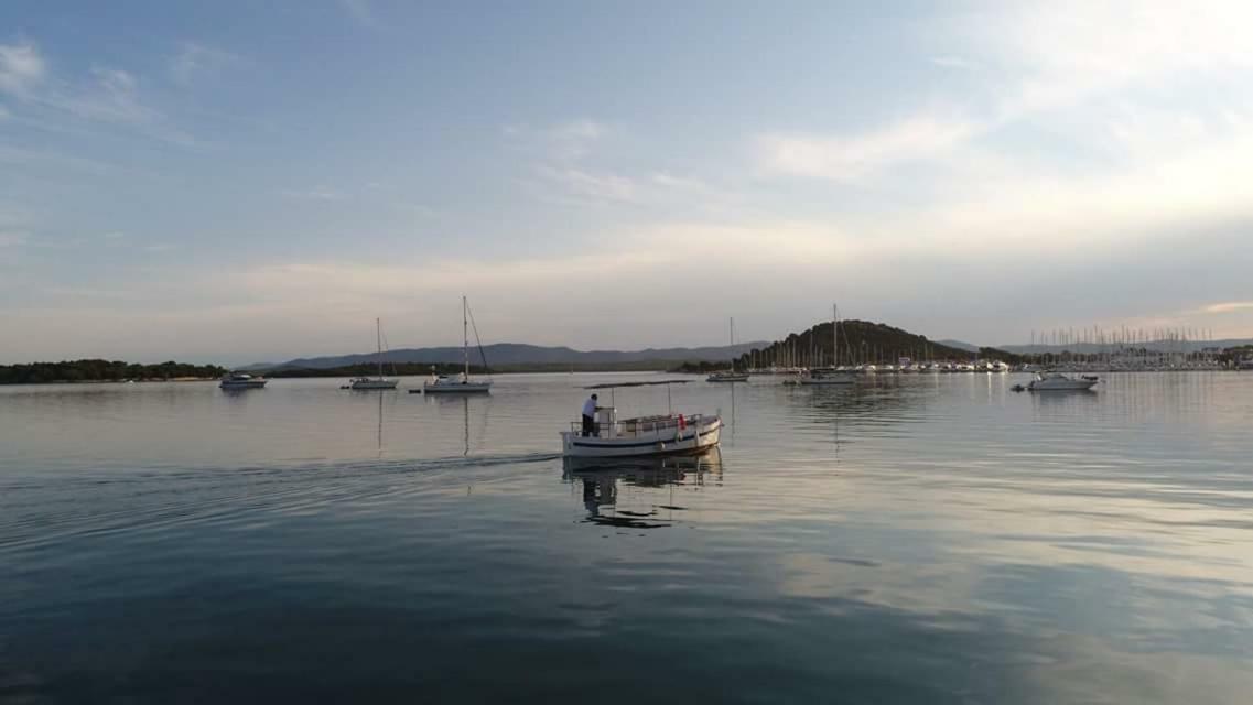 Beach Apartment Kate With Sea View, Balcony And Parking, Murter, Dalmatia Zewnętrze zdjęcie